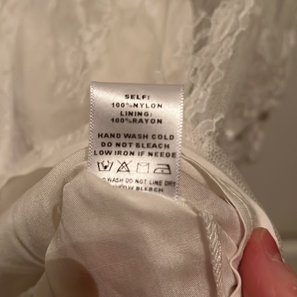 La Lavon Lace Blouse - Picture 6 of 7